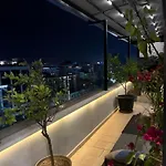 アパート Rooftop Light ティラナ