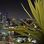 アパート Rooftop Light ティラナ