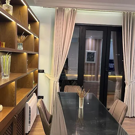 Rooftop Light 티라나