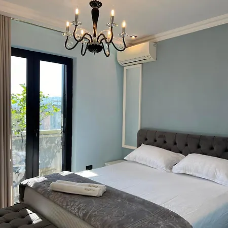 Rooftop Light Apartment *